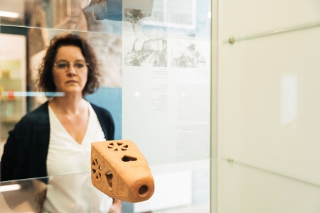 Vom vergeblichen Versuch, das Weihnachtsfest abzuschaffen - in der Dauerausstellung des Kreismuseums Wewelsburg wird zu dem Thema informiert (©Kreismuseum Wewelsburg, André Heinermann).